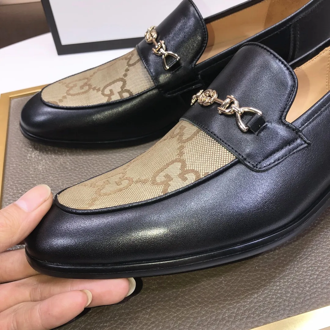 Factory batch 500💰Italy’s top luxury men’s shoe giant (GUCCI) (Gucci) (full cowhide lining) new arrival🍃Original European style🔰 Pleasant to the eye😍In order to make the shoes more durable and non-deformable🌀The production continues to follow traditional methods but there is still no lack of innovation💪The original sheepskin is selected for the leather♻️Smooth, natural and extra bright⭐Made of imported cowhide The rich man’s first choice 38-45 (45 customized)